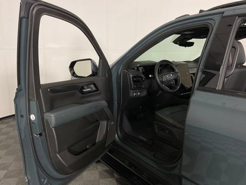 Used 2025 GMC Yukon AT4 w/ AT4 Premium Package AWD/4WD image 30