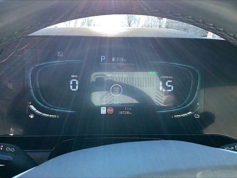 Used 2023 Kia Niro EX image 8