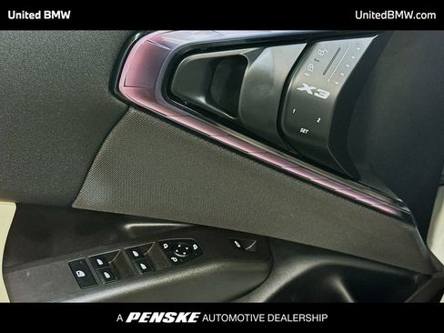 Used 2025 BMW X3 xDrive30i w/ Premium Package AWD/4WD image 3