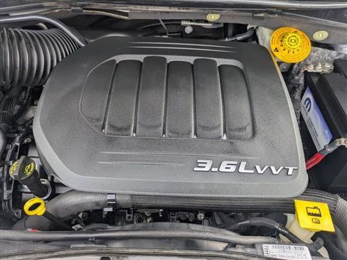 Used 2014 Chrysler Town & Country Touring-L w/ Driver Convenience Group image 23