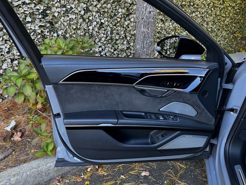 Used 2021 Audi S8 L w/ S8 Executive Package image 7