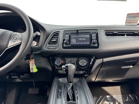Used 2022 Honda HR-V LX image 11