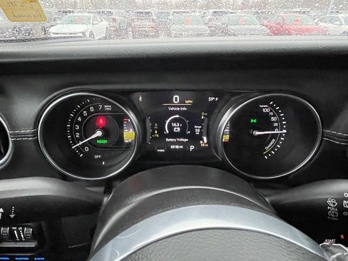 Used 2021 Jeep Wrangler Unlimited Sahara w/ Cold Weather Group AWD/4WD image 15