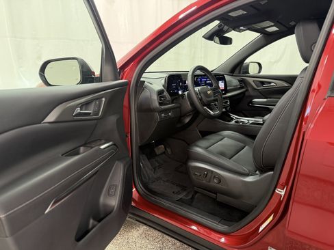 Used 2024 Chevrolet Traverse LT w/ Trailering Package image 12