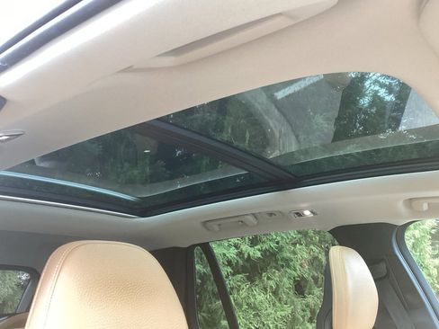 Used 2016 Volvo XC90 T6 Momentum w/ Momentum Plus Package image 4