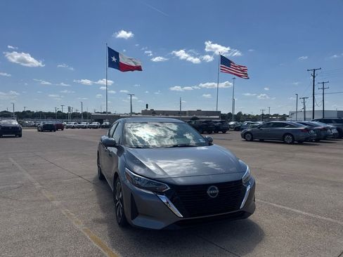 Used 2024 Nissan Sentra SV w/ SV Premium Package FWD image 3