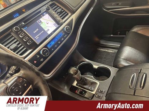 Used 2019 Toyota Highlander XLE image 14