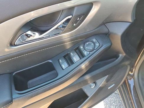 Used 2023 Chevrolet Traverse LT image 17