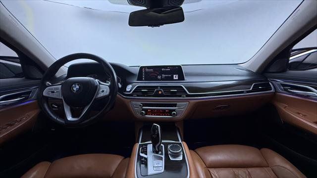 Used 2022 BMW 740i w/ Premium Package RWD image 23