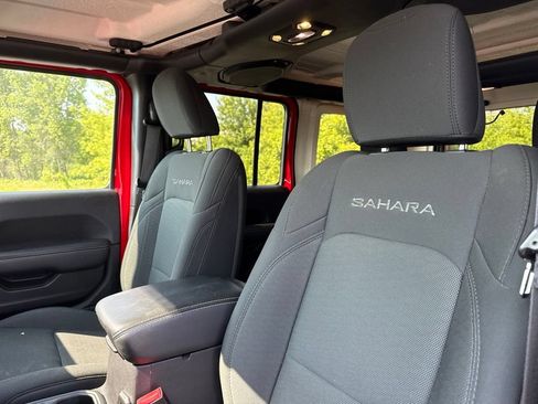 Used 2019 Jeep Wrangler Unlimited Sahara w/ Uconnect 4C Nav & Sound Group AWD/4WD image 21