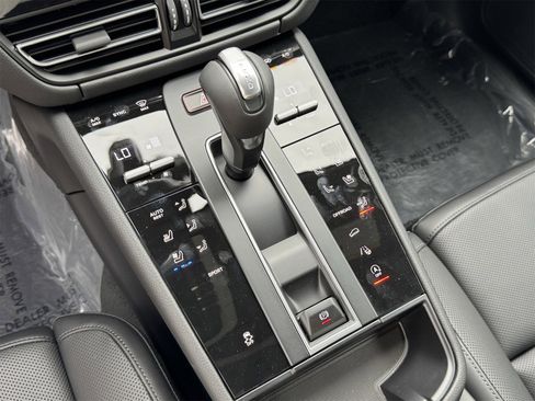 New 2025 Porsche Macan image 19