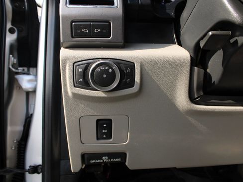 Used 2017 Ford F250 XLT w/ XLT Premium Package image 17