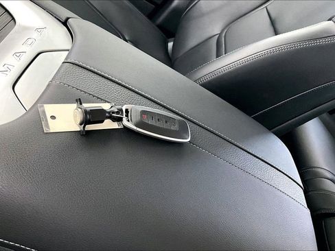 Used 2025 Nissan Armada SV image 13