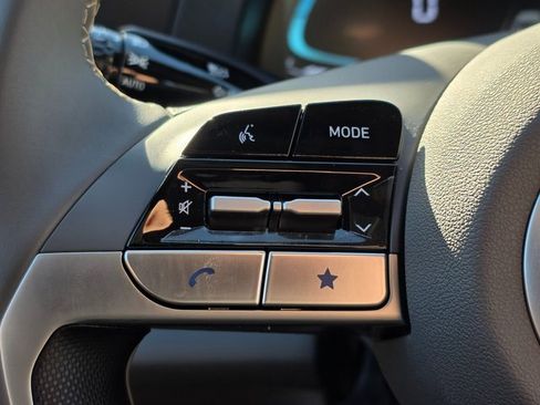 Certified 2025 Hyundai Elantra Sport image 18