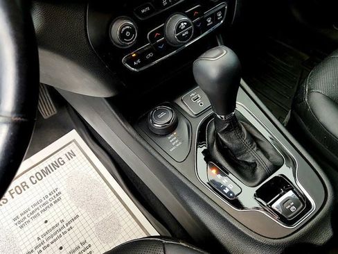 Used 2021 Jeep Cherokee Limited AWD/4WD image 18