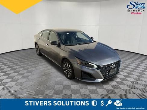 Used 2024 Nissan Altima 2.5 SV FWD image 3