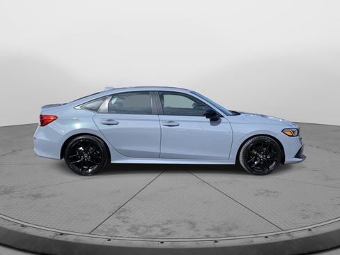 Used 2022 Honda Civic Sport image 2