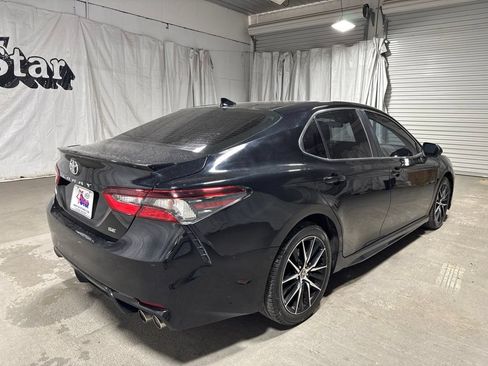 Used 2021 Toyota Camry SE FWD image 7