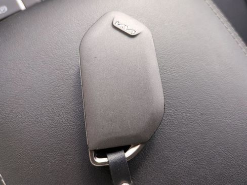 Used 2024 Kia Sorento S image 29