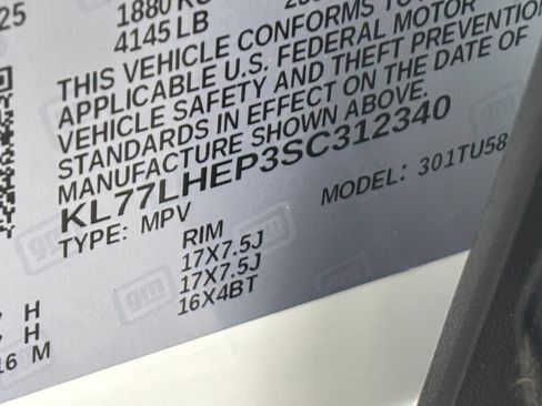 Used 2025 Chevrolet Trax LT FWD image 29