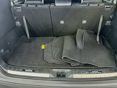Used 2025 Toyota Grand Highlander AWD Hybrid image 32