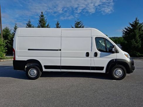 Used 2025 RAM ProMaster 2500 w/ Convenience Group FWD image 7