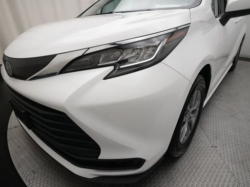 Used 2023 Toyota Sienna LE FWD image 23