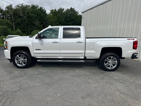 Used 2019 Chevrolet Silverado 2500 High Country w/ Duramax Plus Package AWD/4WD image 9