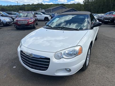 Used 2006 Chrysler Sebring Touring FWD image 2