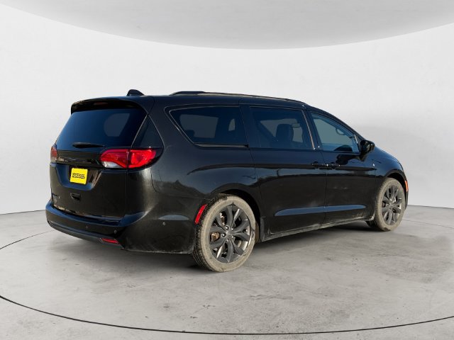 Used 2020 Chrysler Pacifica Touring-L Plus w/ Advanced Safetytec Group FWD image 5
