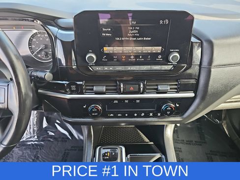 Used 2025 Nissan Pathfinder SV FWD image 21