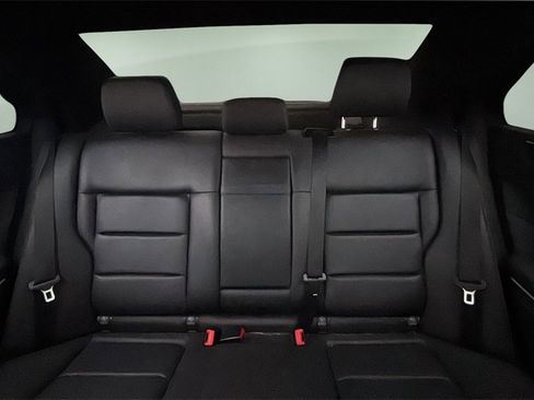 Used 2014 Mercedes-Benz E 350 4MATIC Sedan image 10