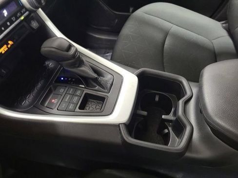 Used 2022 Toyota RAV4 XLE AWD/4WD image 28