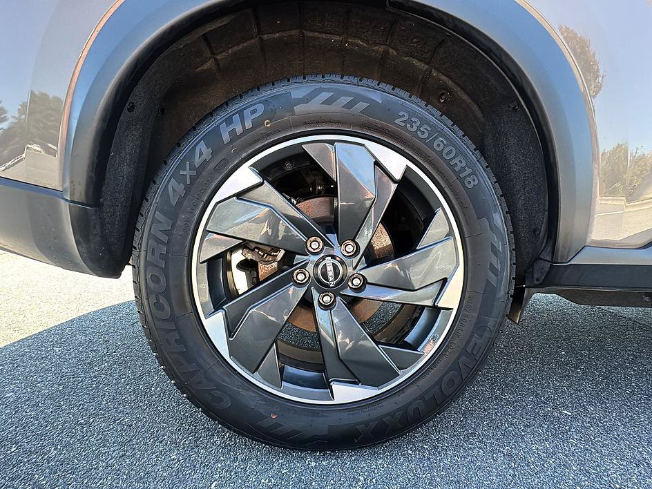 Certified 2025 Nissan Rogue SV FWD image 11