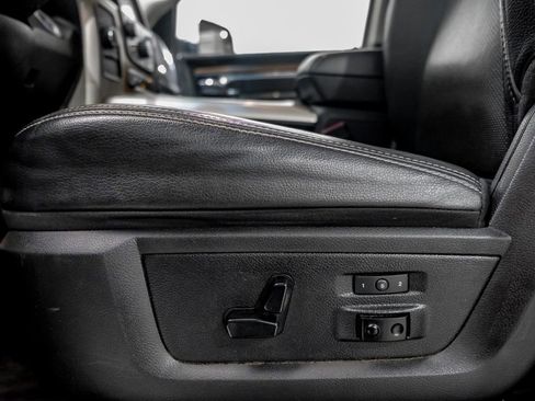 Used 2016 RAM 3500 Laramie image 32