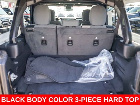 Used 2025 Jeep Wrangler Sahara image 24