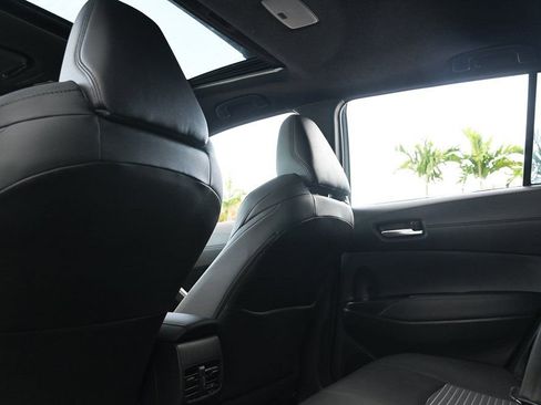 Used 2025 Toyota Corolla Cross XSE w/ Convenience Package image 14