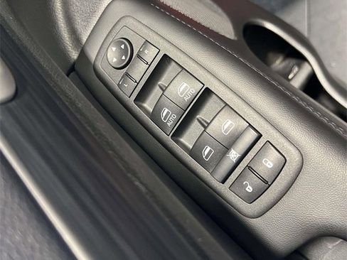 Used 2022 Jeep Grand Cherokee Laredo X image 17