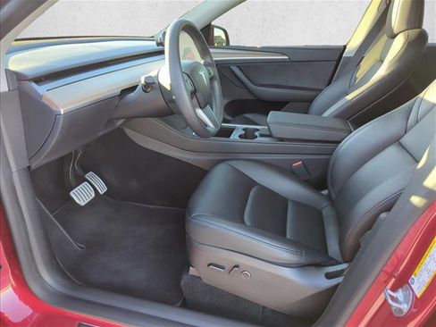 Used 2023 Tesla Model Y Performance image 9