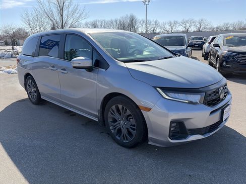 Certified 2025 Honda Odyssey Touring image 3