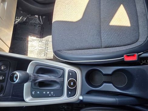 Used 2020 Hyundai Venue FWD image 22