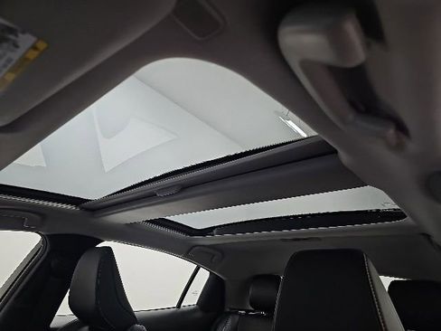 Used 2024 Toyota Prius XLE FWD image 25