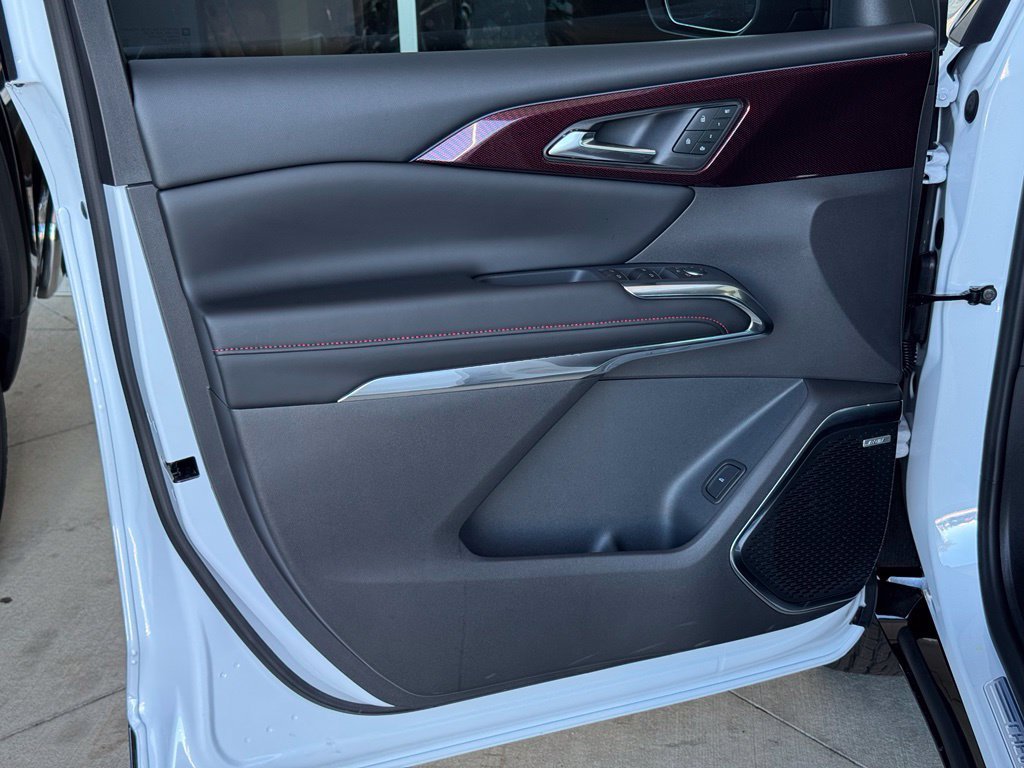 New 2027 Chevrolet Traverse RS w/ LPO, Floor Liner Package FWD image 28