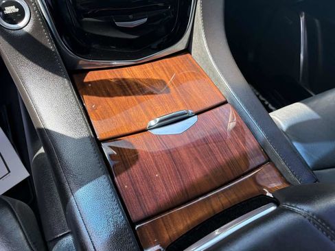 Used 2015 Cadillac Escalade Premium image 35