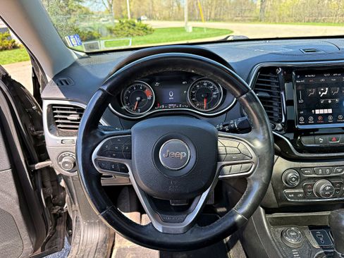 Used 2019 Jeep Cherokee Limited w/ Luxury Group image 14