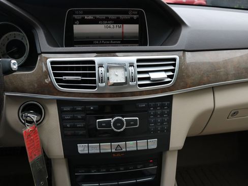 Used 2014 Mercedes-Benz E 350 Sedan image 22