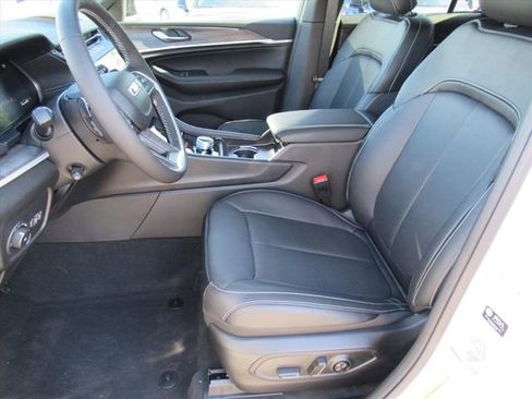 New 2026 Jeep Grand Cherokee Limited AWD/4WD image 16