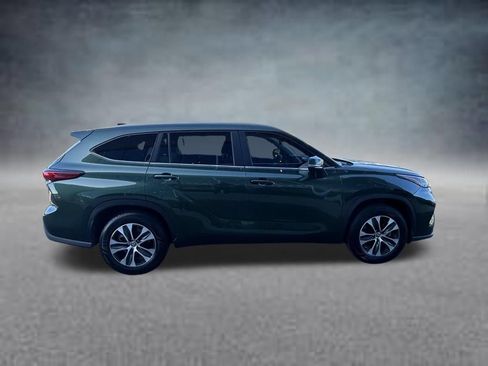 Used 2023 Toyota Highlander XLE FWD image 6