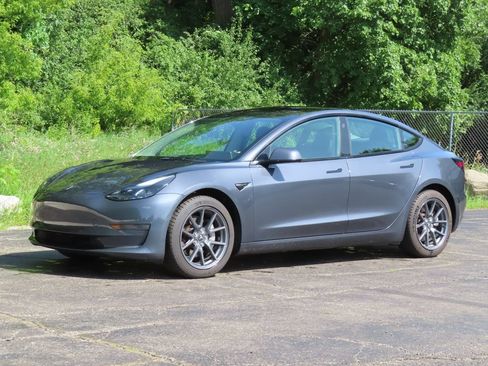 Used 2022 Tesla Model 3 Long Range AWD/4WD image 11
