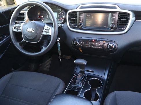 Used 2020 Kia Sorento LX image 9